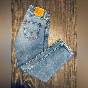 LEVI’S 512 In good condition. 32x30 And have some stretch around the waistline.